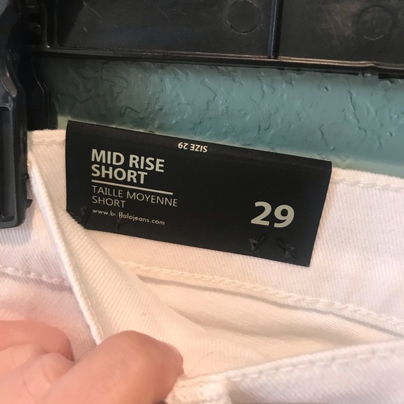 Buffalo Women’s White Denim Jean Shorts - Picture 4 of 4